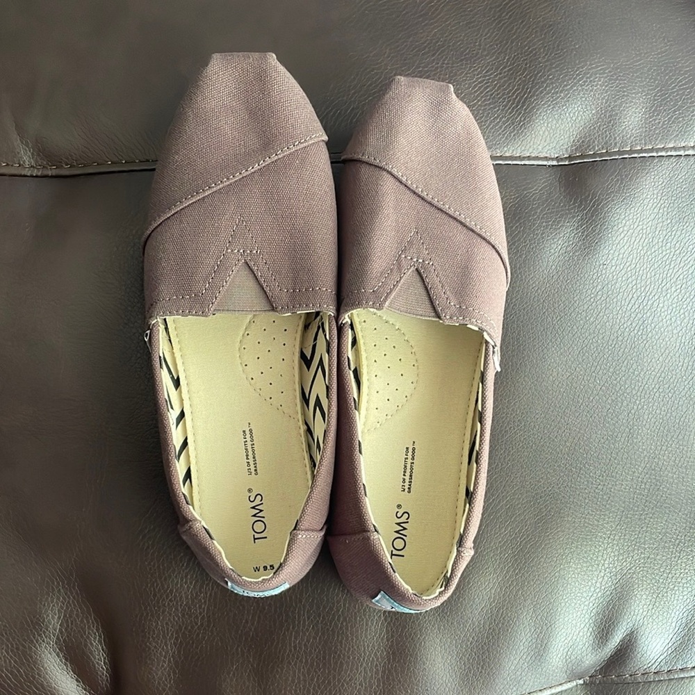 TOMS Women's Tan (Ash) Canvas Loafers